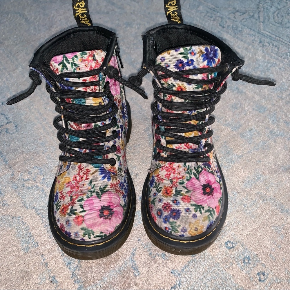 Dr. Martens Kids Floral Delaney Wander Combat Boots